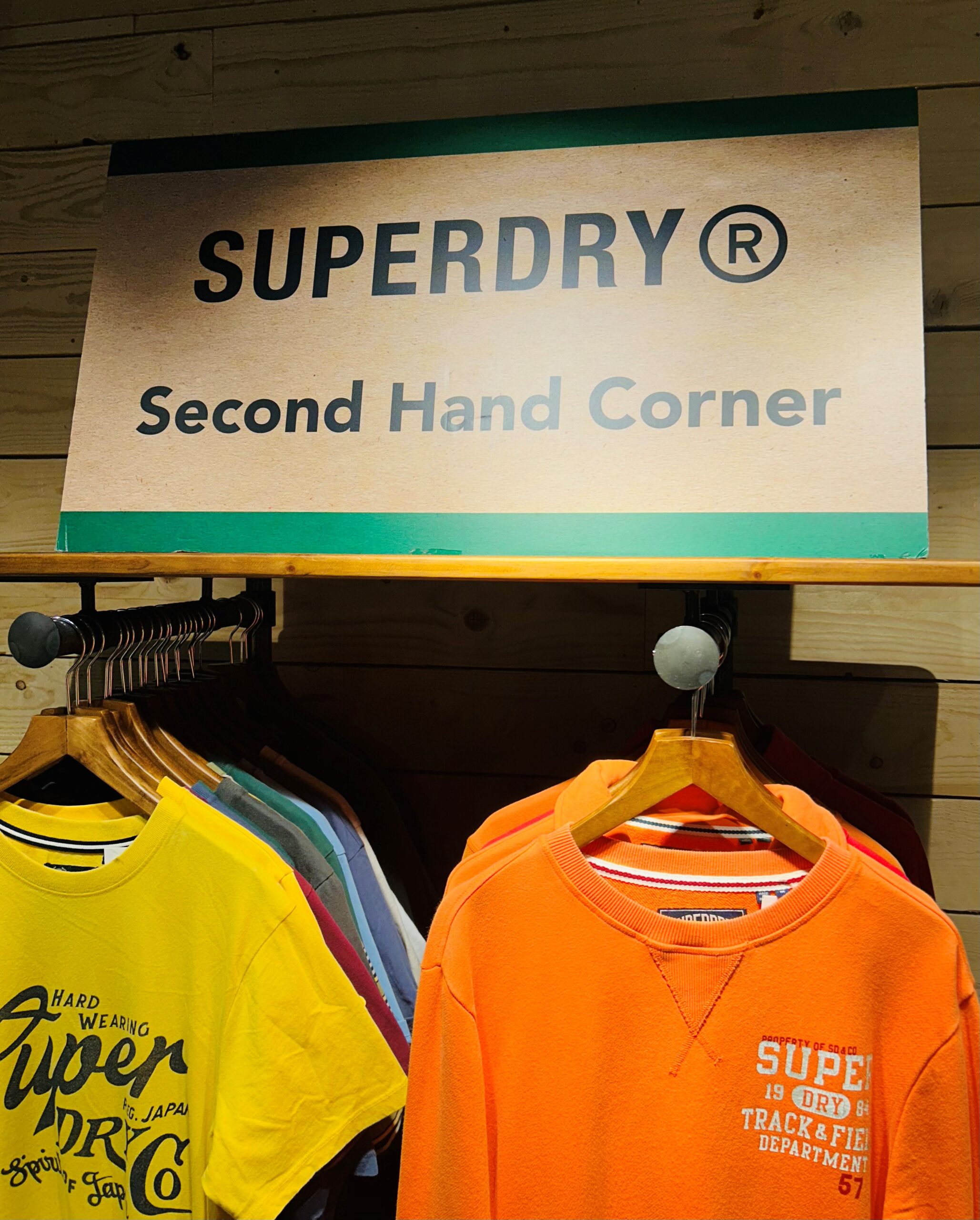 SECOND HAND CORNER Superdry & Co